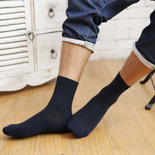 Men's bamboo socks in black or navy blue.